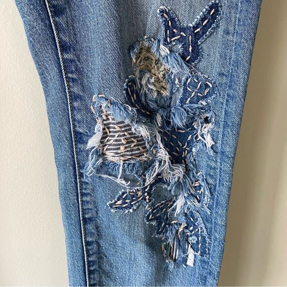 Pilcro High Rise Embroidered Boyfriend Jeans Medium Blue Size 28 Boho Distressed - Picture 7 of 15